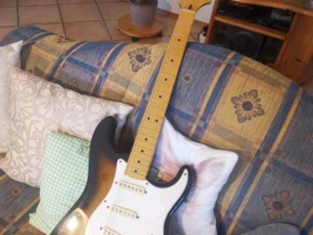 Schnäppchen: Fender Squier Stratocaster Classic Vibe CV 50 - 1